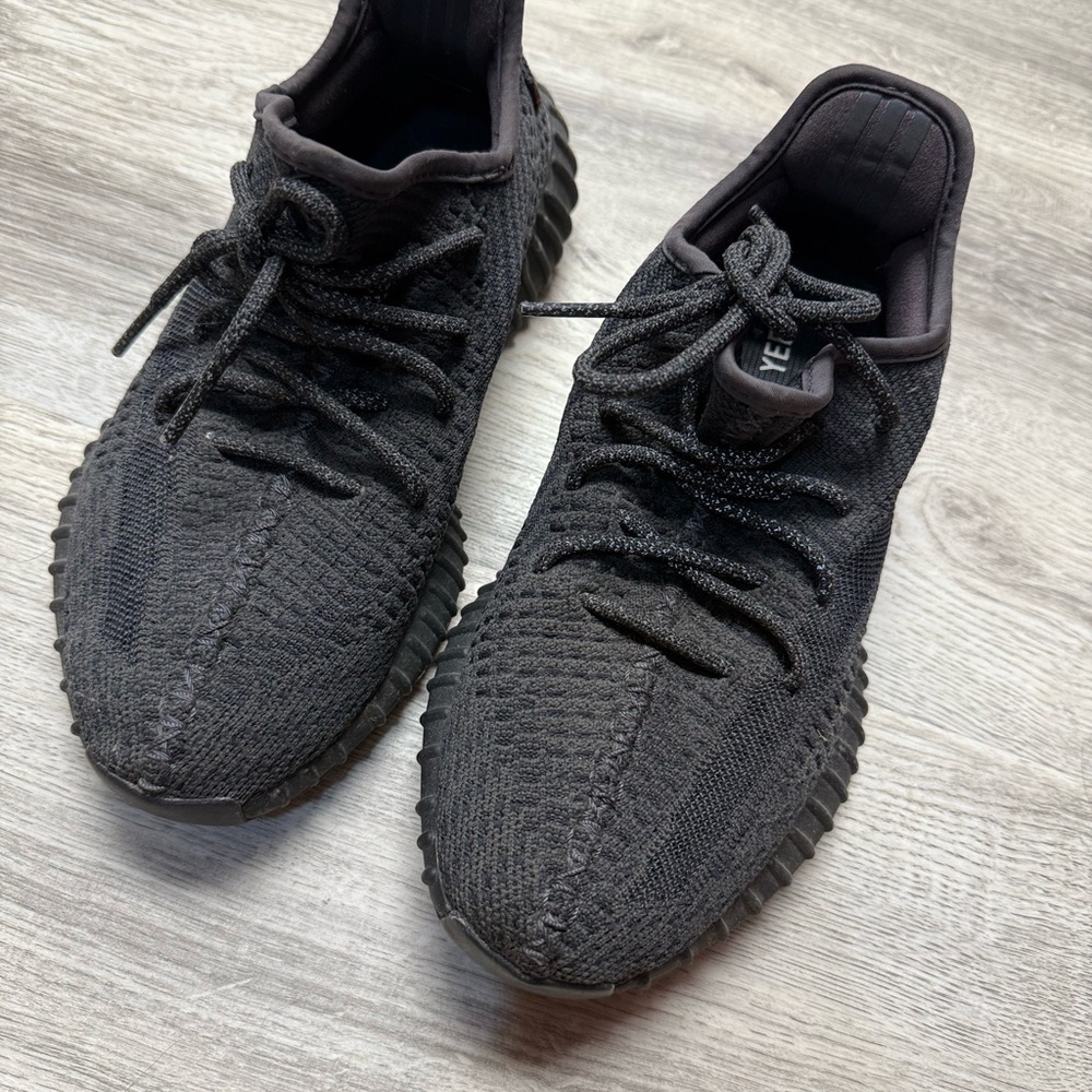 Yeezy Boost 350 V2 Black Sneakers
